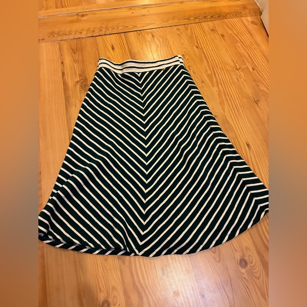 Harlyn Anthropologie Chevron green striped Women’s Skirt fit and flare Sz M